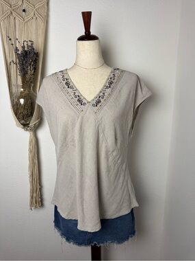 White Stag Embroidered V-Neck Short Sleeve Top - Beige